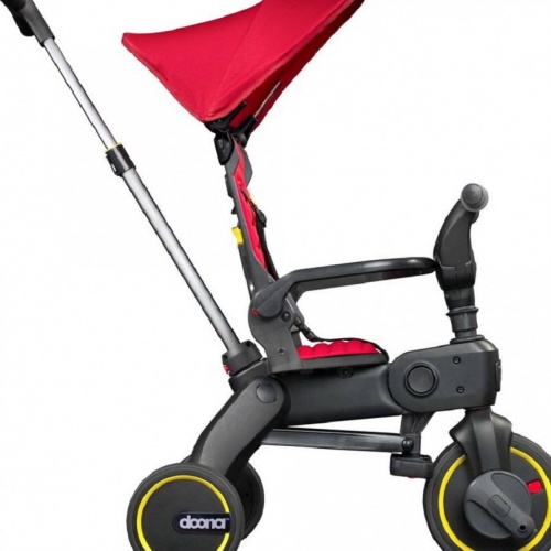 Triciclo 4 en 1 liki compacto Doona mirando al mundo