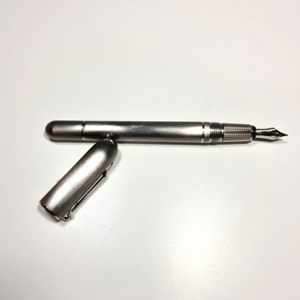 Pluma Dunhill Sidecar Brushed capuchon rosca