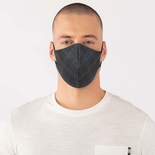 Modelo con mascarilla City TIFFOSI