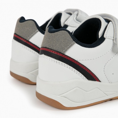 zapatillas blancas con velcros 4